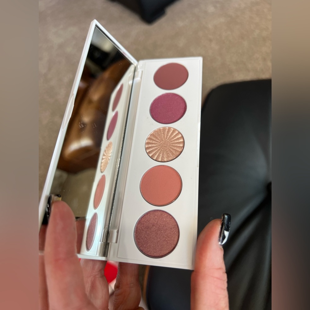 New OFRA Signature Symphony Eye Shadow Palette